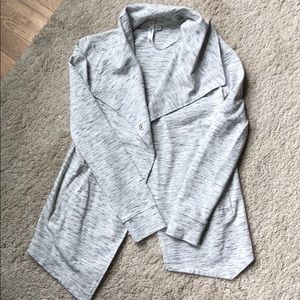 Kensie cardigan in grey.